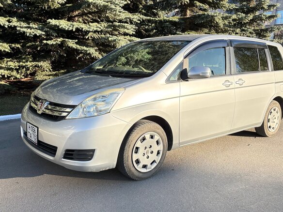 2013 Toyota ISis I Рестайлинг, серебристый, 1259000 рублей