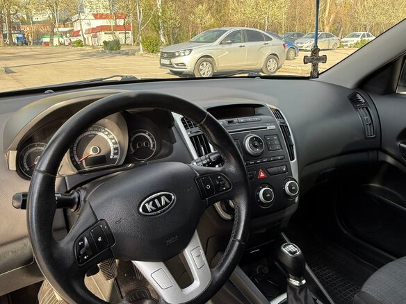 2011 Kia Ceed I Рестайлинг, белый, 700000 рублей - вид 11
