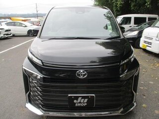 2023 Toyota Voxy IV (R90), чёрный, 4150000 рублей, вид 3