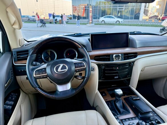2016 Lexus LX 570 III Рестайлинг 2, белый, 7300000 рублей - вид 17