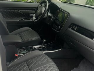 2022 Mitsubishi Outlander III Рестайлинг 3, белый, 2450000 рублей, вид 5