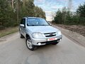 2013 Chevrolet Niva I Рестайлинг, серебристый, 560000 рублей - вид 3