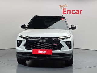 2024 Chevrolet TrailBlazer III Рестайлинг, белый, 2295000 рублей, вид 3