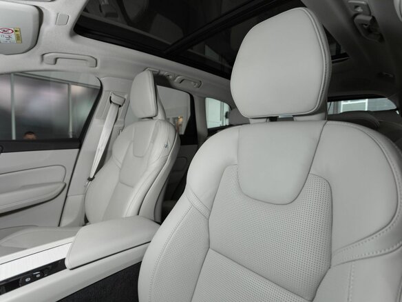 2026 Volvo XC60 II Рестайлинг 2, серый - вид 7