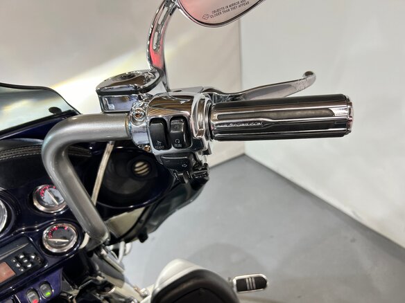 2012 Harley-Davidson Electra Glide, серебристый, 980000 рублей - вид 21