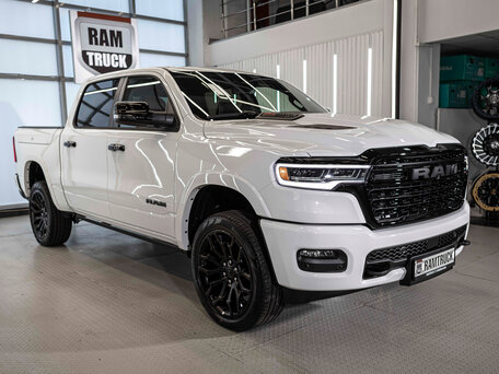 2026 Ram 1500 Crew Cab V Рестайлинг, белый, 9866119 рублей, вид 4