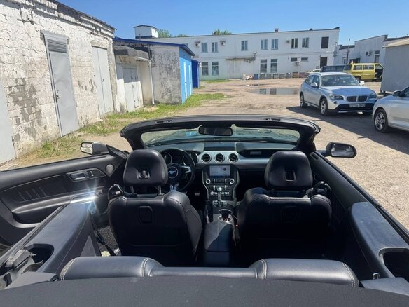 2019 Ford Mustang VI Рестайлинг, серый, 1950000 рублей - вид 5