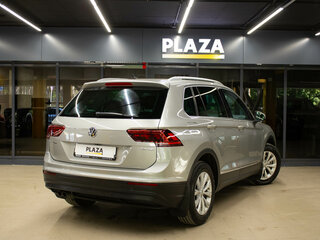 2017 Volkswagen Tiguan II, серебристый, 1999000 рублей, вид 4