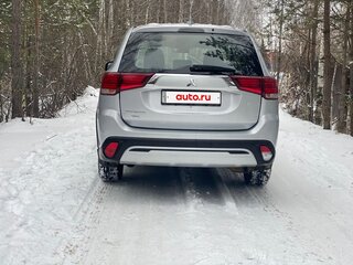 2021 Mitsubishi Outlander III Рестайлинг 3, серый, 2250000 рублей, вид 3
