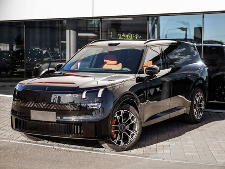Lynk & Co 900