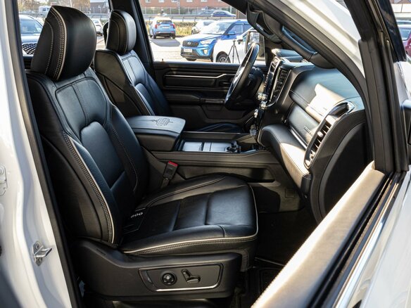 2022 Ram 1500 Crew Cab V, белый, 7950000 рублей - вид 9