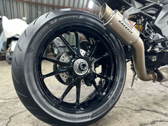 2022 Triumph Speed Triple, белый, 1550000 рублей - вид 35