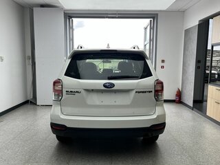 2017 Subaru Forester IV Рестайлинг 2, белый, 1899000 рублей, вид 5