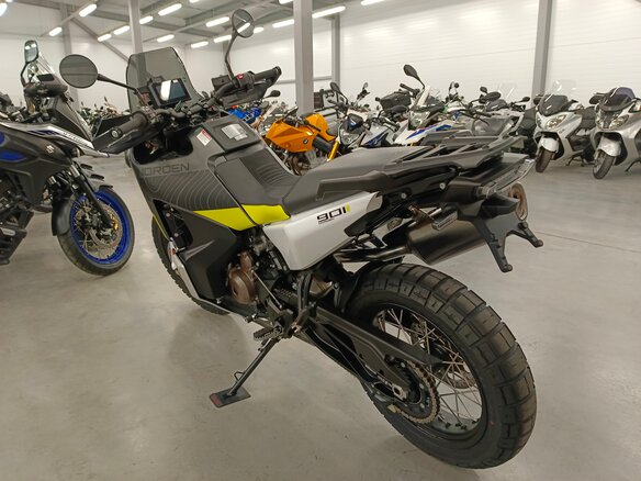2023 Husqvarna Norden 901, серый, 1490000 рублей - вид 5