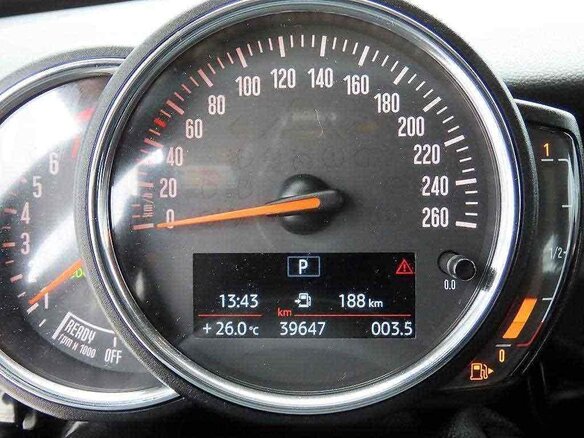 2022 Mini Hatch Cooper III (F55/F56) Рестайлинг 2, бежевый, 2170000 рублей - вид 9