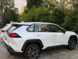 2025 Toyota RAV4 V (XA50), белый, 3550000 рублей, вид 1