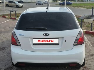 2010 Kia Rio II Рестайлинг, белый, 600000 рублей, вид 5