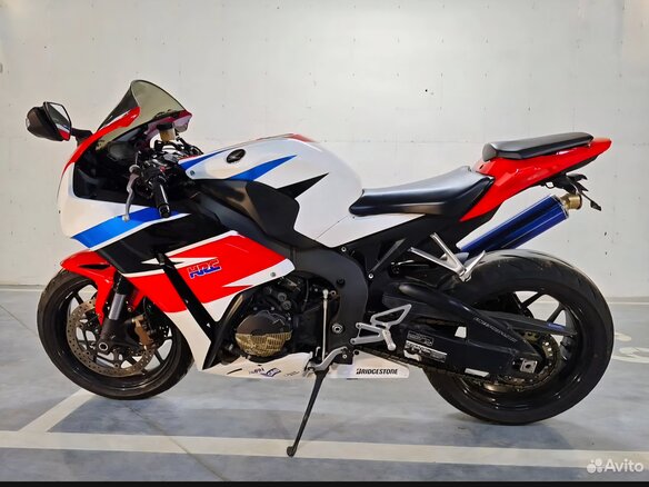 2015 Honda CBR 1000 RR/RA Fireblade, белый, 1100000 рублей - вид 3