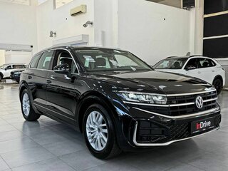 2025 Volkswagen Touareg III Рестайлинг, чёрный, 8199000 рублей, вид 3
