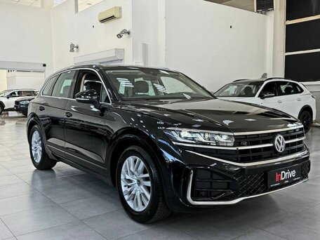 2025 Volkswagen Touareg III Рестайлинг, чёрный, 8199000 рублей, вид 3