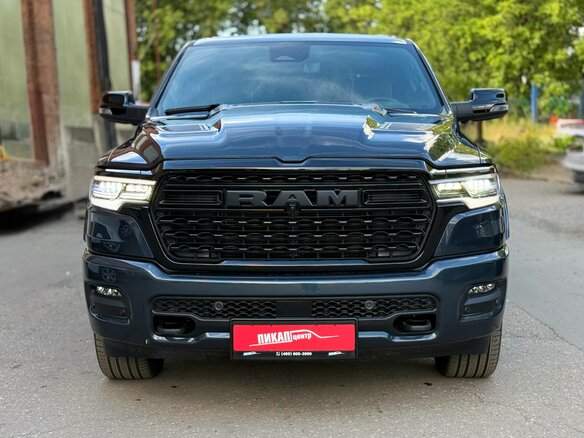 2026 Ram 1500 Crew Cab V Рестайлинг, синий - вид 2