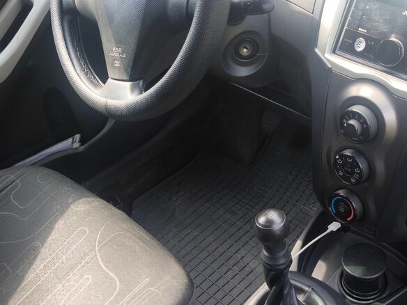 2009 Toyota Yaris II, чёрный, 600000 рублей - вид 11