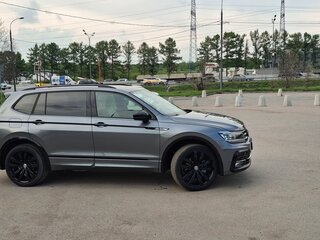 2020 Volkswagen Tiguan Allspace II, серый, 3550000 рублей, вид 2