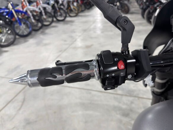 2017 Suzuki Boulevard M109R, серый - вид 15