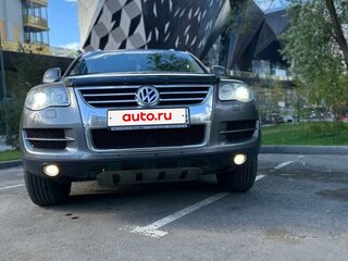2008 Volkswagen Touareg I Рестайлинг, серый, 1599999 рублей, вид 2
