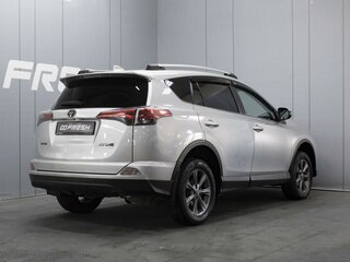 2017 Toyota RAV4 IV (XA40) Рестайлинг, серебристый, 2440000 рублей, вид 2