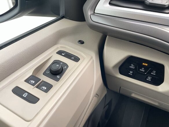 2023 Volkswagen Multivan T7, серый, 4550000 рублей - вид 12