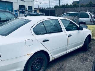 2012 Skoda Octavia II (A5) Рестайлинг, белый, 600000 рублей, вид 3