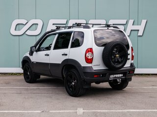 2013 Chevrolet Niva I Рестайлинг, белый, 590000 рублей, вид 2