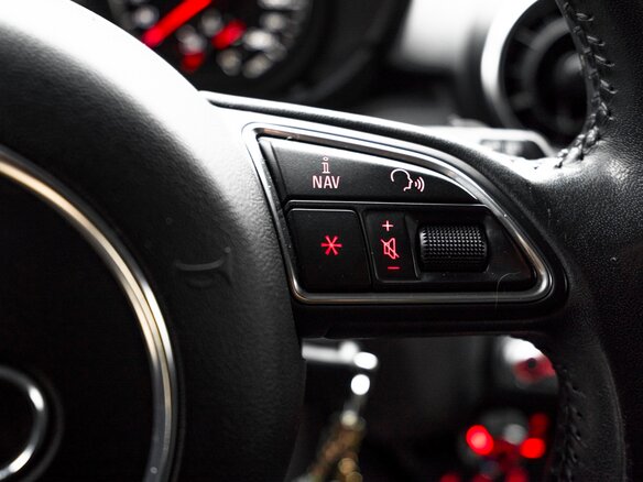 2015 Audi A1 I (8X) Рестайлинг, белый, 1050000 рублей - вид 13