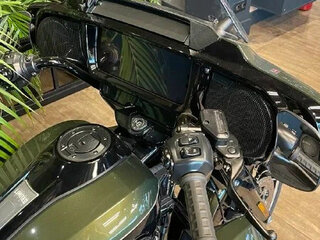 2026 Harley-Davidson CVO Tri Glide, зелёный, 7150000 рублей, вид 5