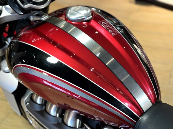 2023 Triumph Rocket 3, красный, 2990000 рублей - вид 10
