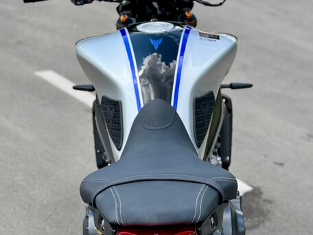 2022 Yamaha MT-09 (FZ-09), серый, 950000 рублей, вид 3