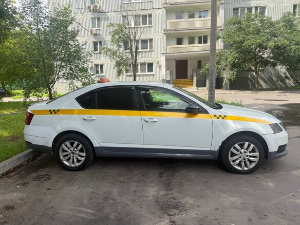 2017 Skoda Octavia III (A7) Рестайлинг, белый, 650000 рублей - вид 1