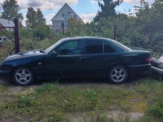 1998 Mercedes-Benz E-Класс 240 II (W210, S210), зелёный, 175000 рублей, вид 3