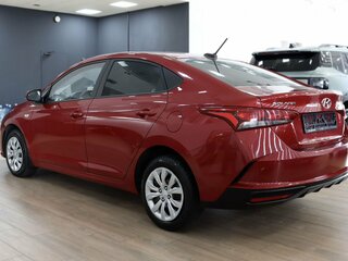 2021 Hyundai Solaris II Рестайлинг, красный, 1630000 рублей, вид 4