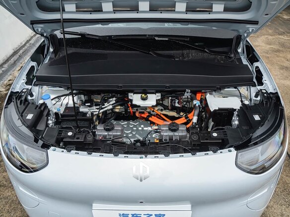 2026 Leapmotor A10 53 kWh, серебристый, 2199000 рублей - вид 17