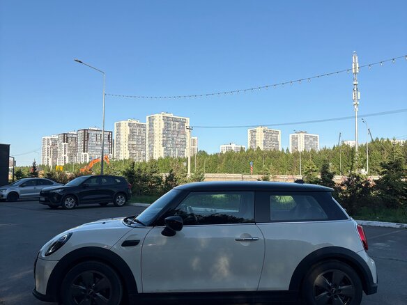 2022 Mini Hatch Cooper D III (F55/F56) Рестайлинг 2, белый, 2220000 рублей - вид 9