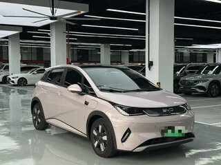 2025 BYD Dolphin 45.12 kWh I Рестайлинг, серебристый, 1190099 рублей, вид 3