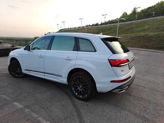 2020 Audi Q7 45 TDI II (4M) Рестайлинг, белый, 5921000 рублей, вид 3