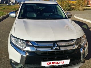 2016 Mitsubishi Outlander III Рестайлинг 2, белый, 1900000 рублей, вид 3