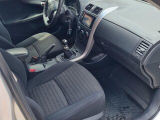 2012 Toyota Corolla X (E140, E150) Рестайлинг, серебристый, 950000 рублей, вид 5