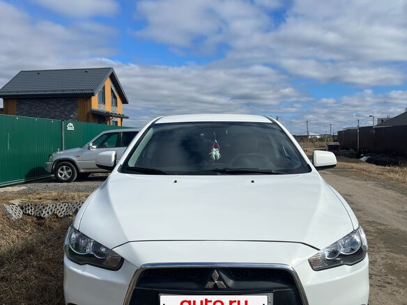 2011 Mitsubishi Lancer X Рестайлинг, белый, 800000 рублей