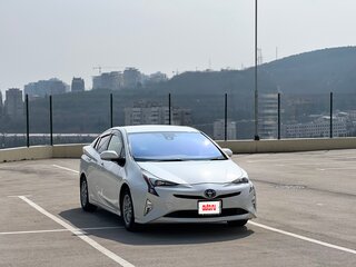 2016 Toyota Prius IV (XW50), белый, 1500000 рублей, вид 2