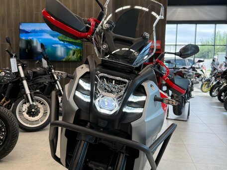 2026 QJMotor SVT 650 X, красный, 689000 рублей, вид 4