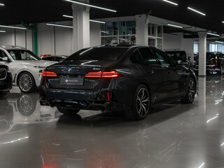 2024 BMW 5 серии 530i xDrive VIII (G60/G61/G68), серый, 7850000 рублей, вид 5